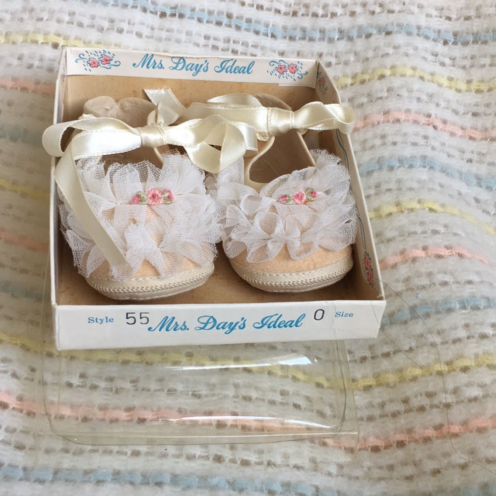 Baby shoes Sz 0 vintage Mrs Days Ideal MIB